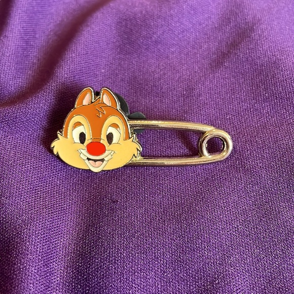 Disney Other - 5/$35 🎀 Disney Pin. Dale safety pin